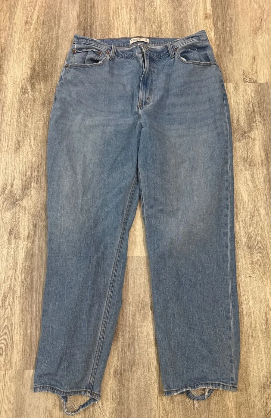 Abercrombie & Fitch Ultra High Rise Ankle Straight Jeans Medium Wash Size 33/16