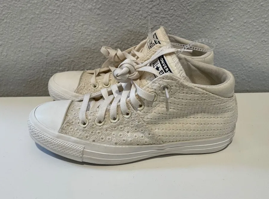 Converse All Star Women's Size 8.5 Cream Textile High Tops