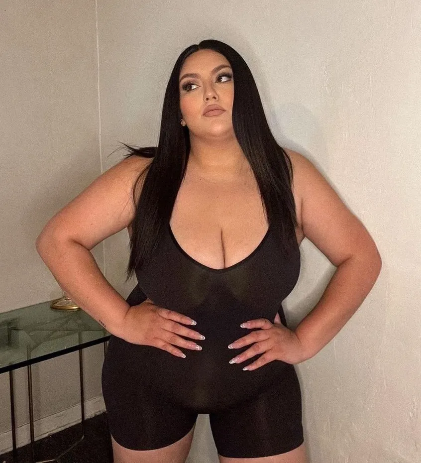 Skims sz L Seamless Sculpt Mid-Thigh Bodysuit Onyx black New without box shorts