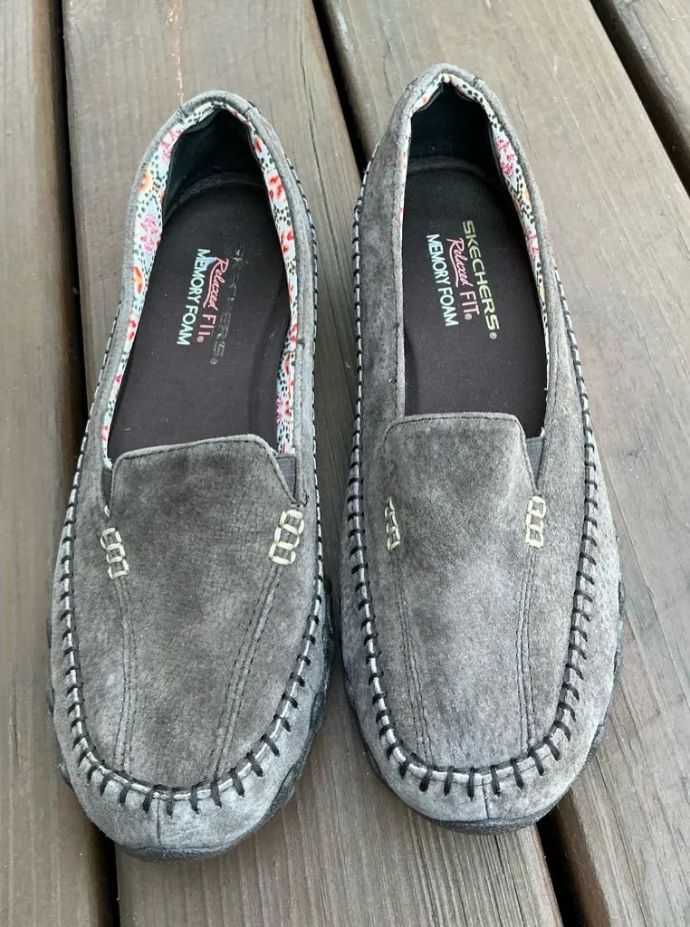 Skechers suede leather loafers ☀️