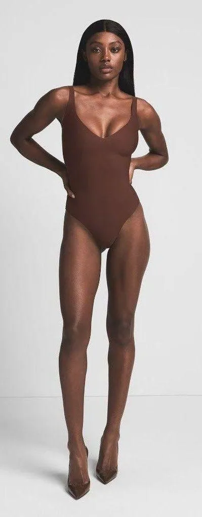 Skims Body Unlined Plunge Thong Bodysuit in Cocoa, Size Medium
