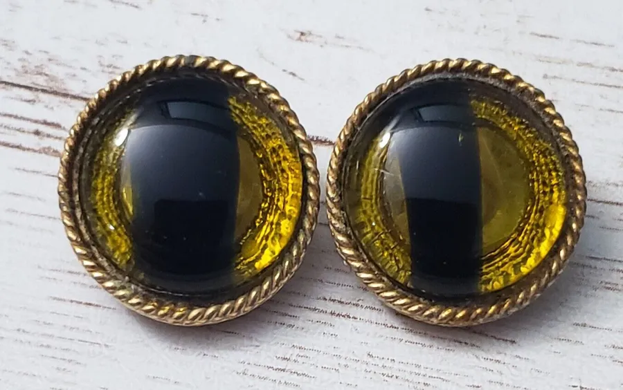 Vintage Clip On Earrings Unusual Design Circle Shape Statement Earrings 0.75"