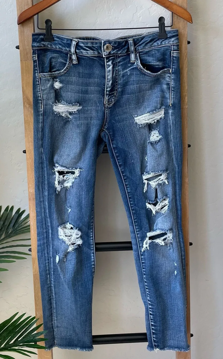 American Eagle Outfitters Distressed Medium Blue Jegging Crop Skinny Jeans