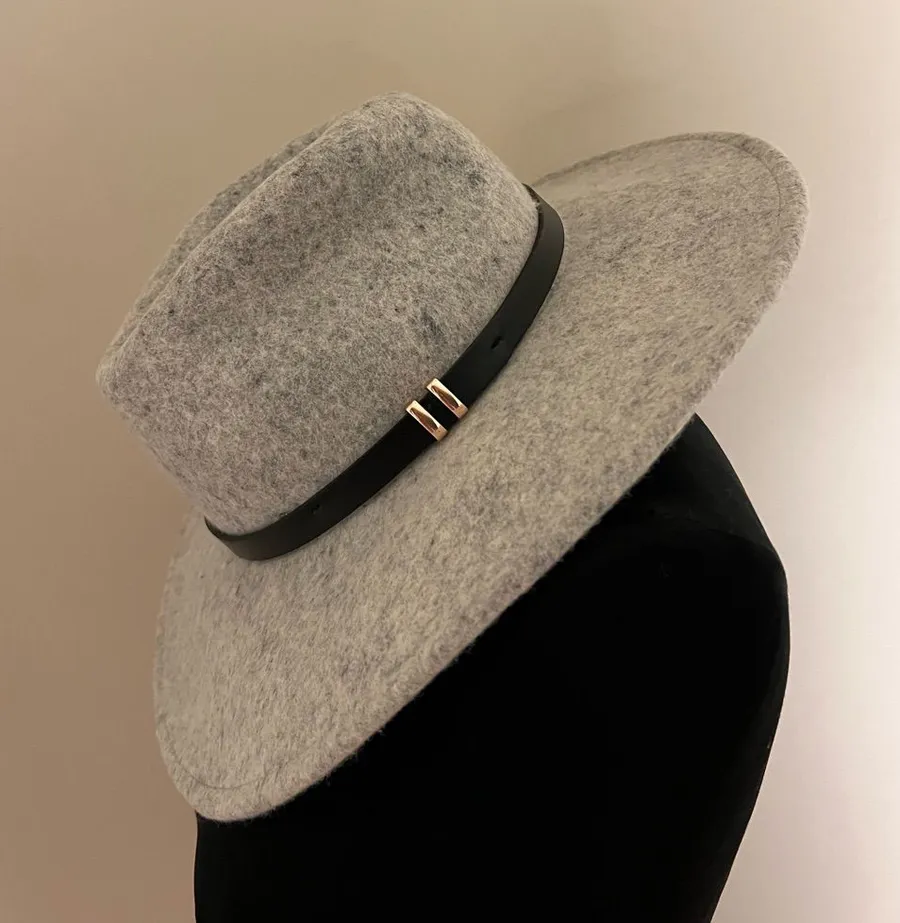 House of Harlow 1960 Light Gray Wool Felt Wide Brim Hat with Black Band