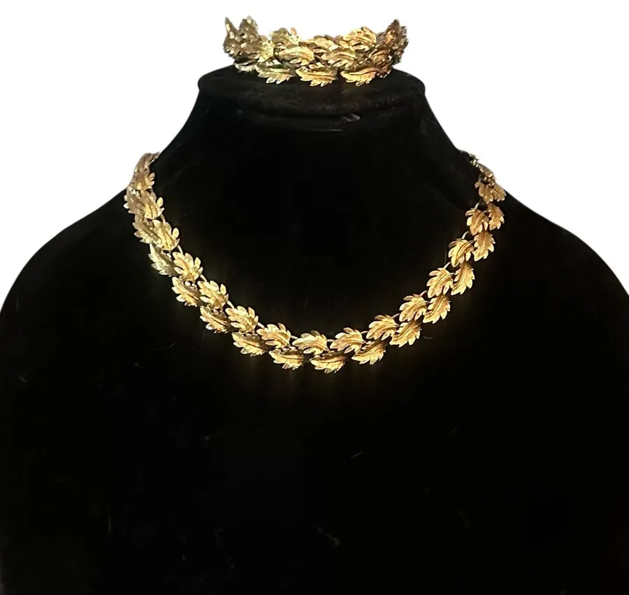 Vintage Napier gold tone overlapping leaves necklace and bracelet set