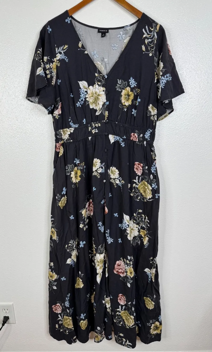Torrid Floral Button Front Midi Dress Black V-Neck Short Sleeve Pockets Size 1