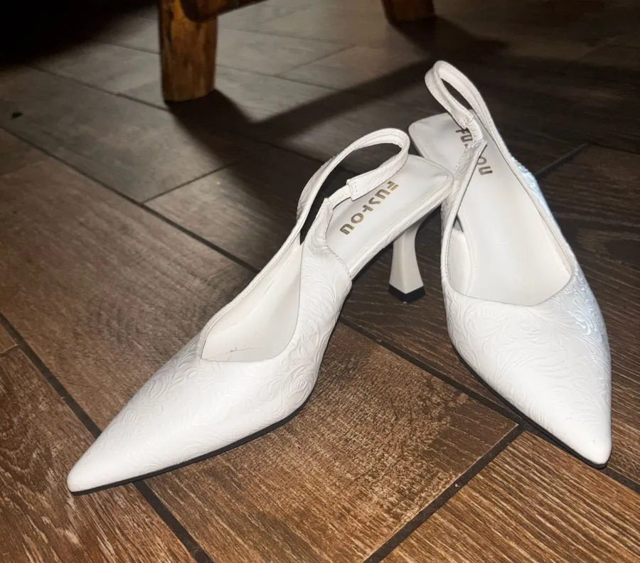 White Embossed Pointed