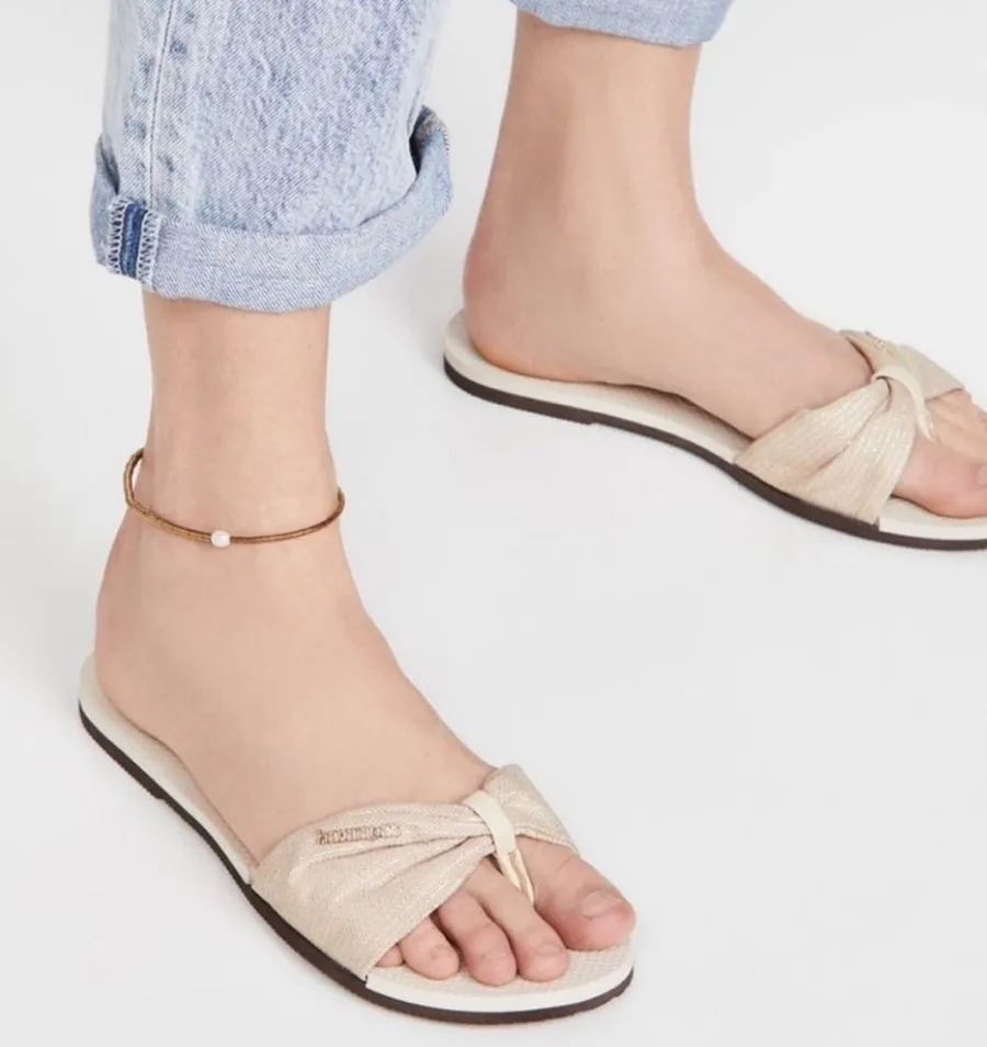 Havaianas Women's You St. Tropez Shine flip flops in beige with bow size 11/12