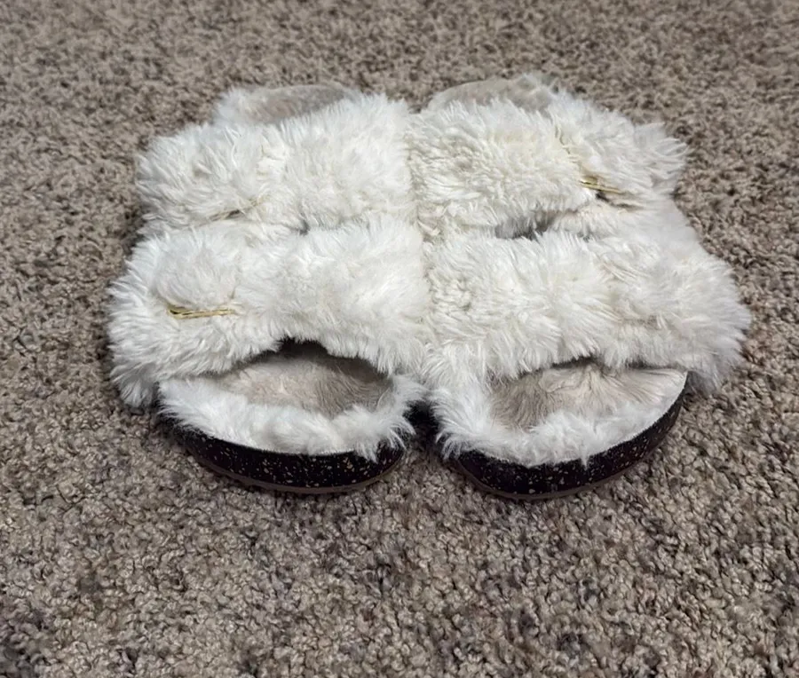 Slippers White Size 7