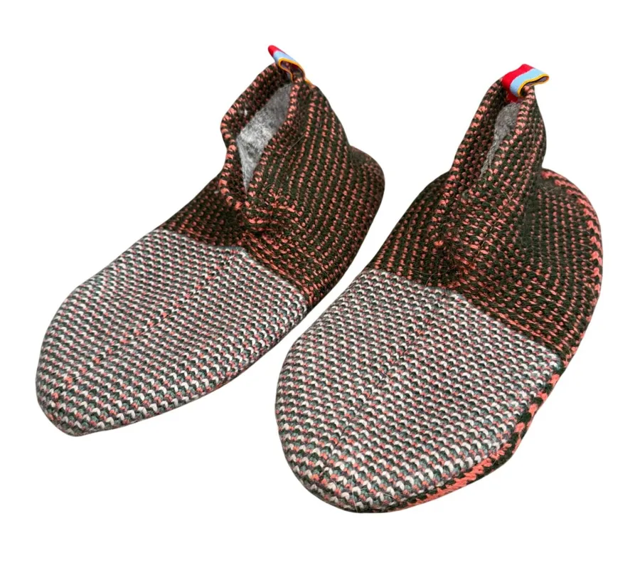 Bombas Gripper Slippers Womens Medium Olive Coral Knit Excellent House Shoes