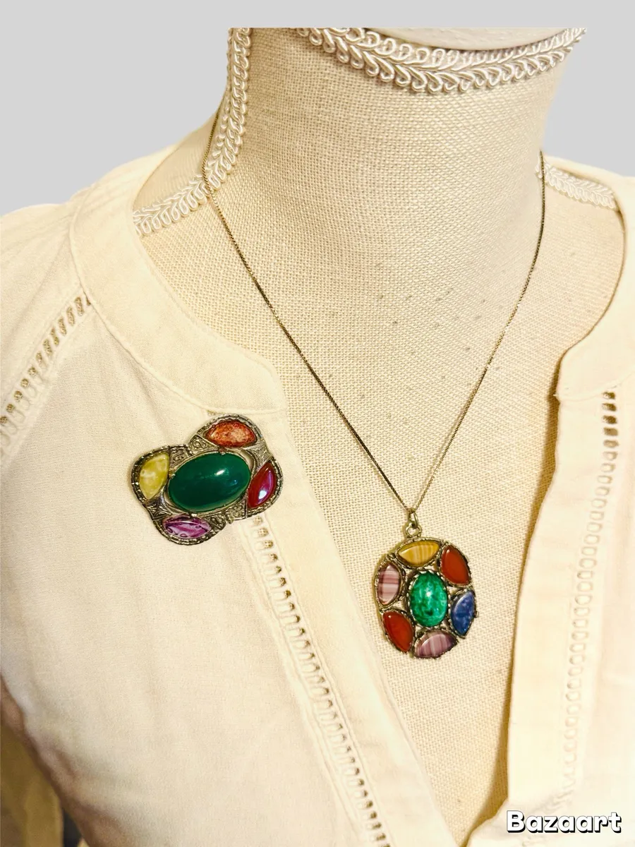 Necklace and brooch set Multiple