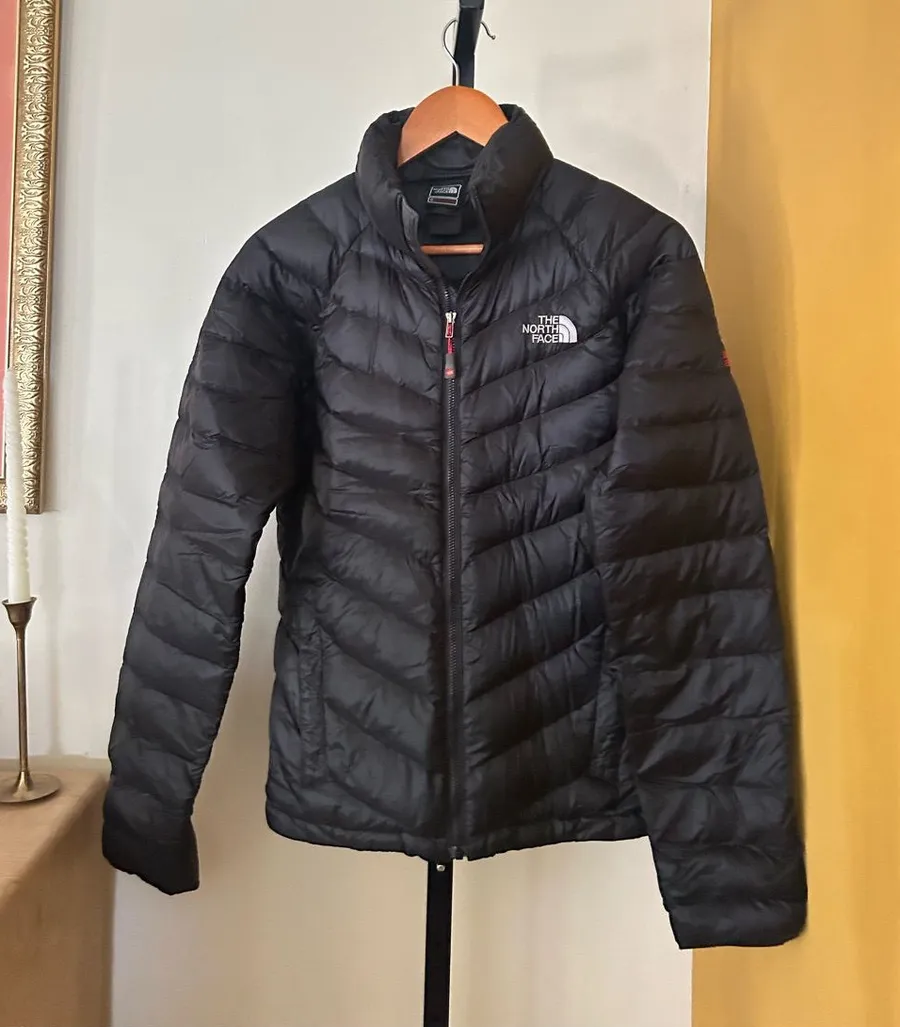 The North Face Women’s Medium Summit Series 800 Down Fill Puffer Jacket Black