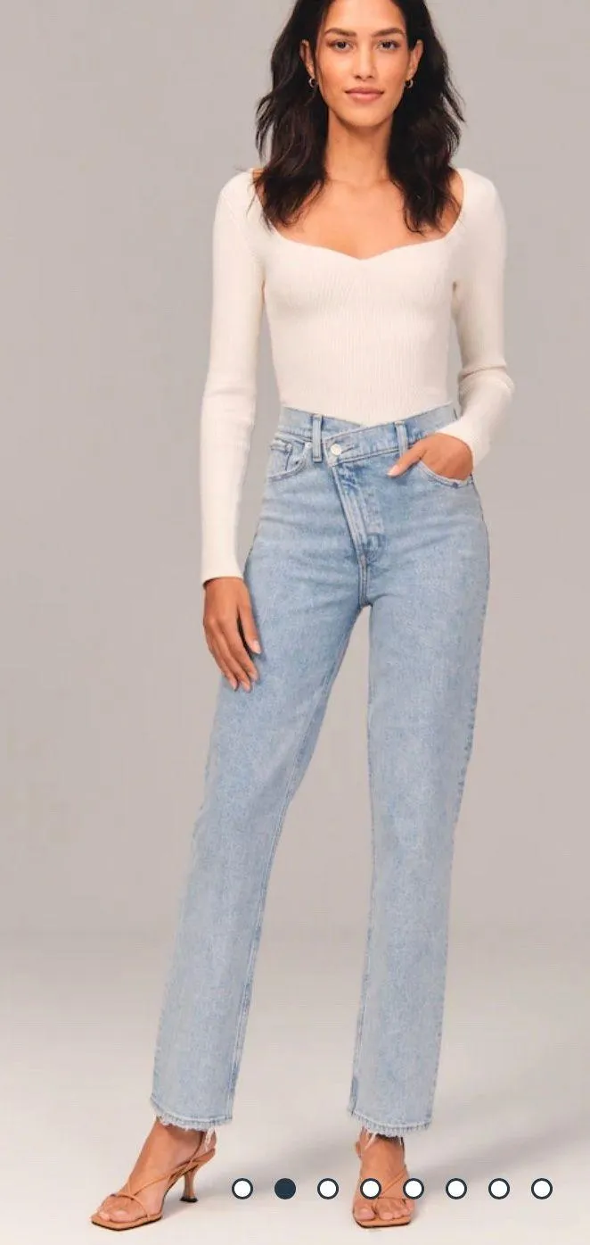 Ultra High Rise 90s Straight Jean Criss-Cross Waistband 34