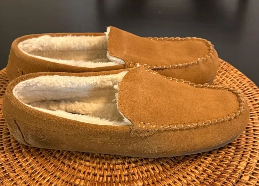Lands End Womens Suede Moccasin Slippers Tan Brown Faux Fur Lined Loafers