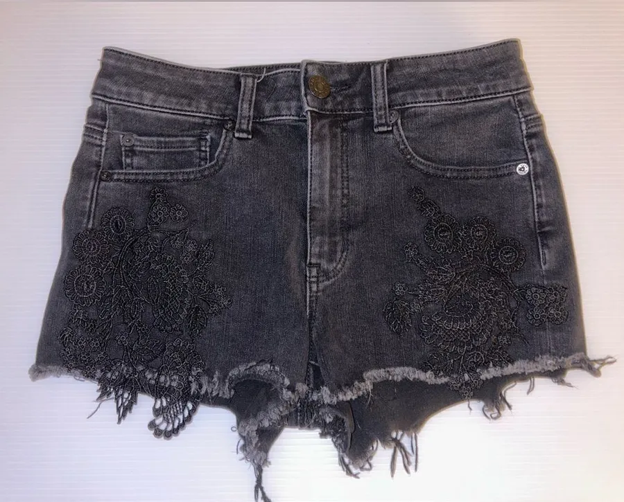 American Eagle Black Super Super Stretch X Denim Short Embroidered Appliqué SZ 4