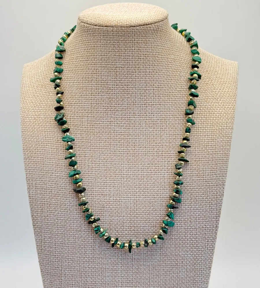 Green Malachite Chip Necklace Gold Tone Beaded Women's Jewelry Fashion Green