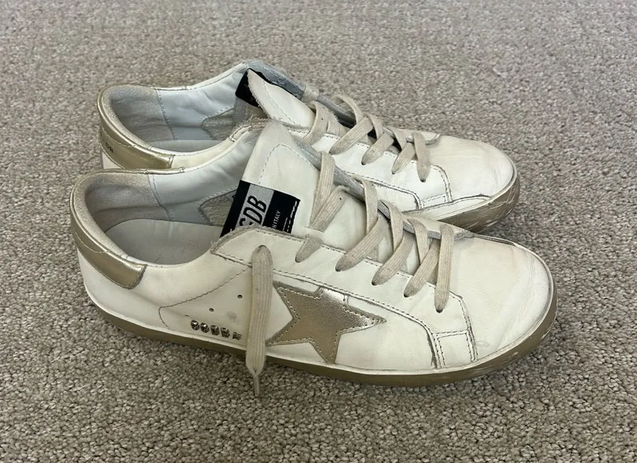 Dirty old sneakers White and Gold Star Low-Top Women's Sneakers