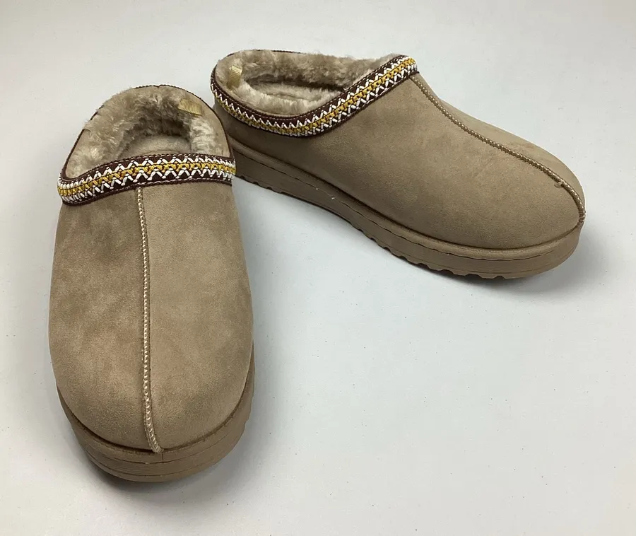 White Mountain Faux Fur Lined Clogs Women’s size 10W NWOT With Issue