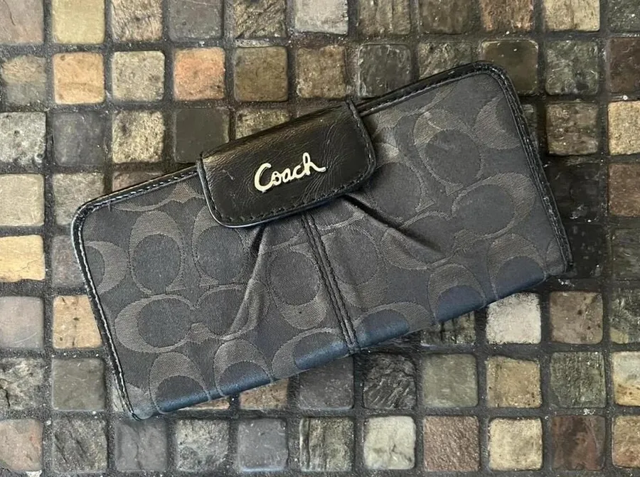 Vintage Y2K Coach signature monogram wallet ๐ค