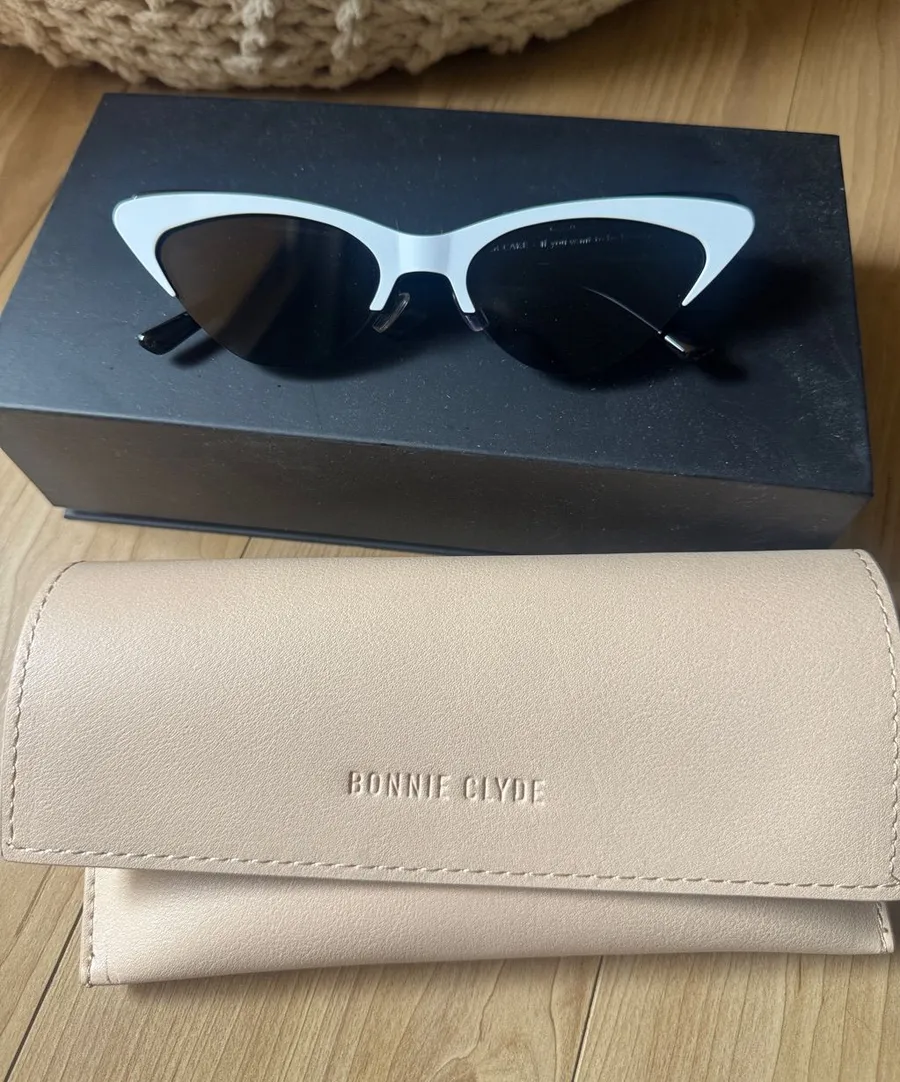 Bonnie Clyde Layer Cake Sunglasses White