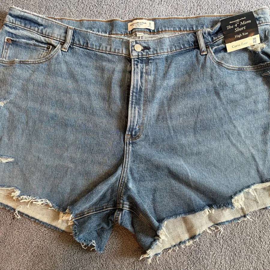 Abercrombie & Fitch Curve Love Mom Shorts 36 High Rise Distressed NWT 4” Denim