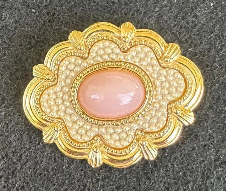 Vintage Gold Tone Pink Cabochon Faux Pearl Scalloped Edge Brooch pin EUC