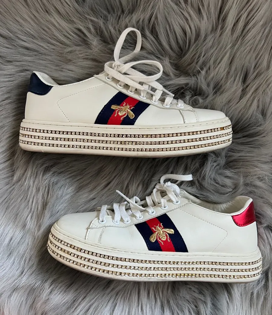 EUC Fashion White Embroidered Bee Platform Sneakers Red and Blue sz 8