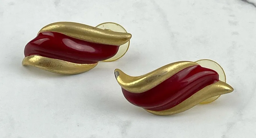 VTG 70’s 80’s Morgan Taylor Wavy Post Earrings Enamel Gold Red Bullock’s Retro