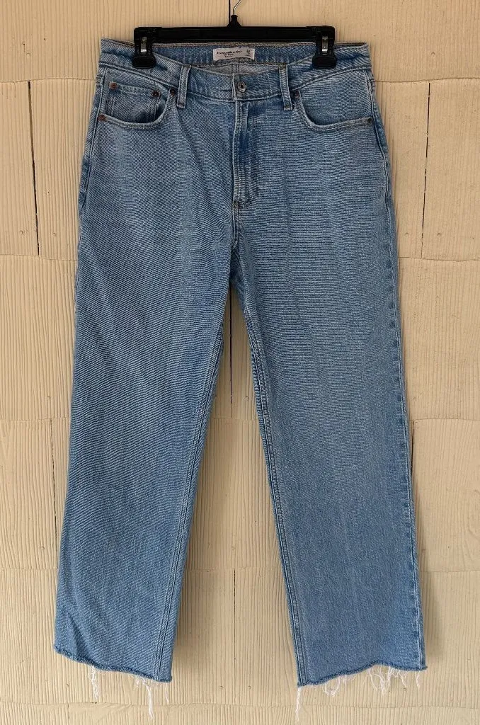 Abercrombie & Fitch - The Baggy Low Rise Jean
