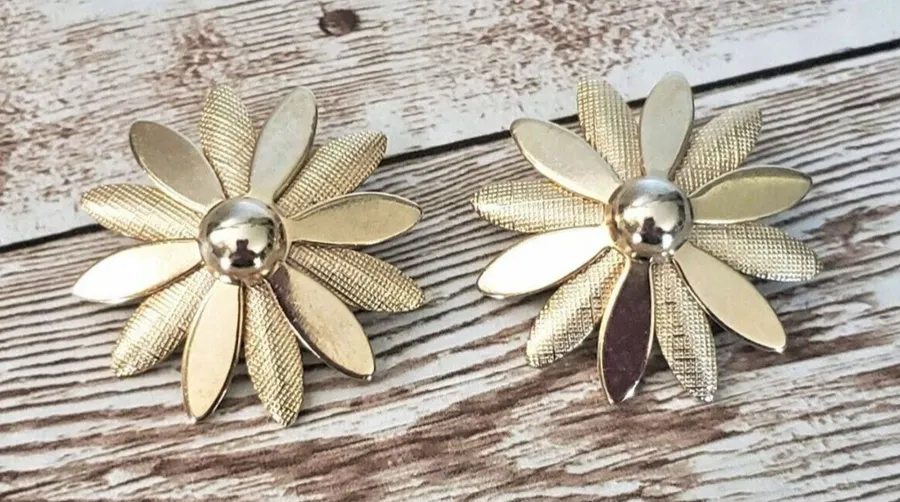 Vintage Sarah Coventry Clip On Earrings