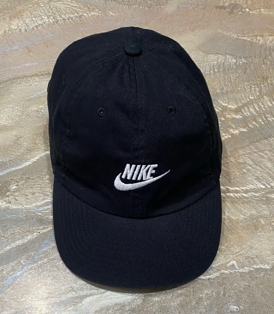 NIKE Unisex Black Cap Hat One Size Comfortable and Adjustable fit / Preowned