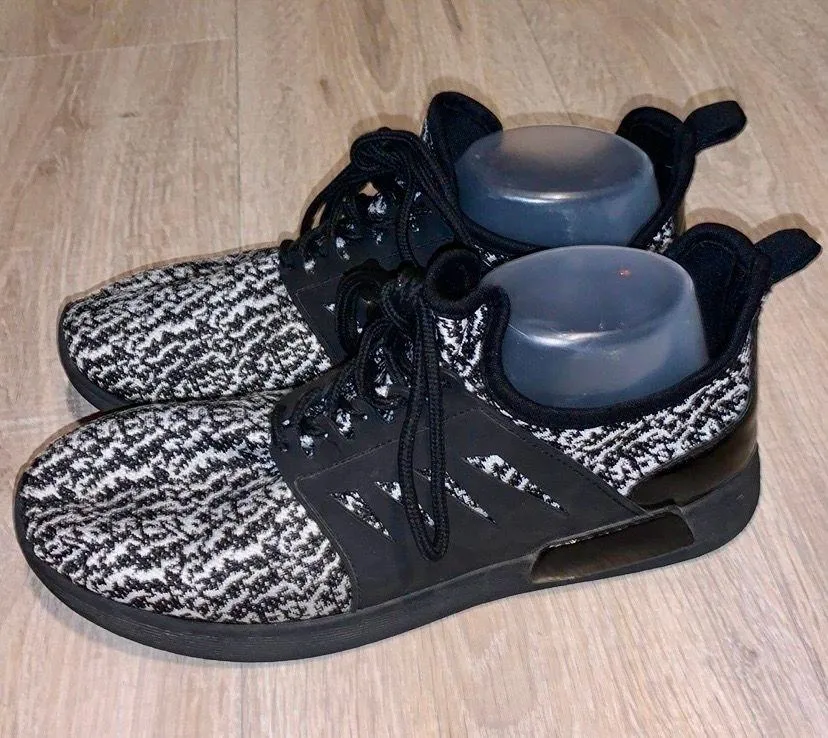 Black & white comfy athletic sneakers woman’s 9