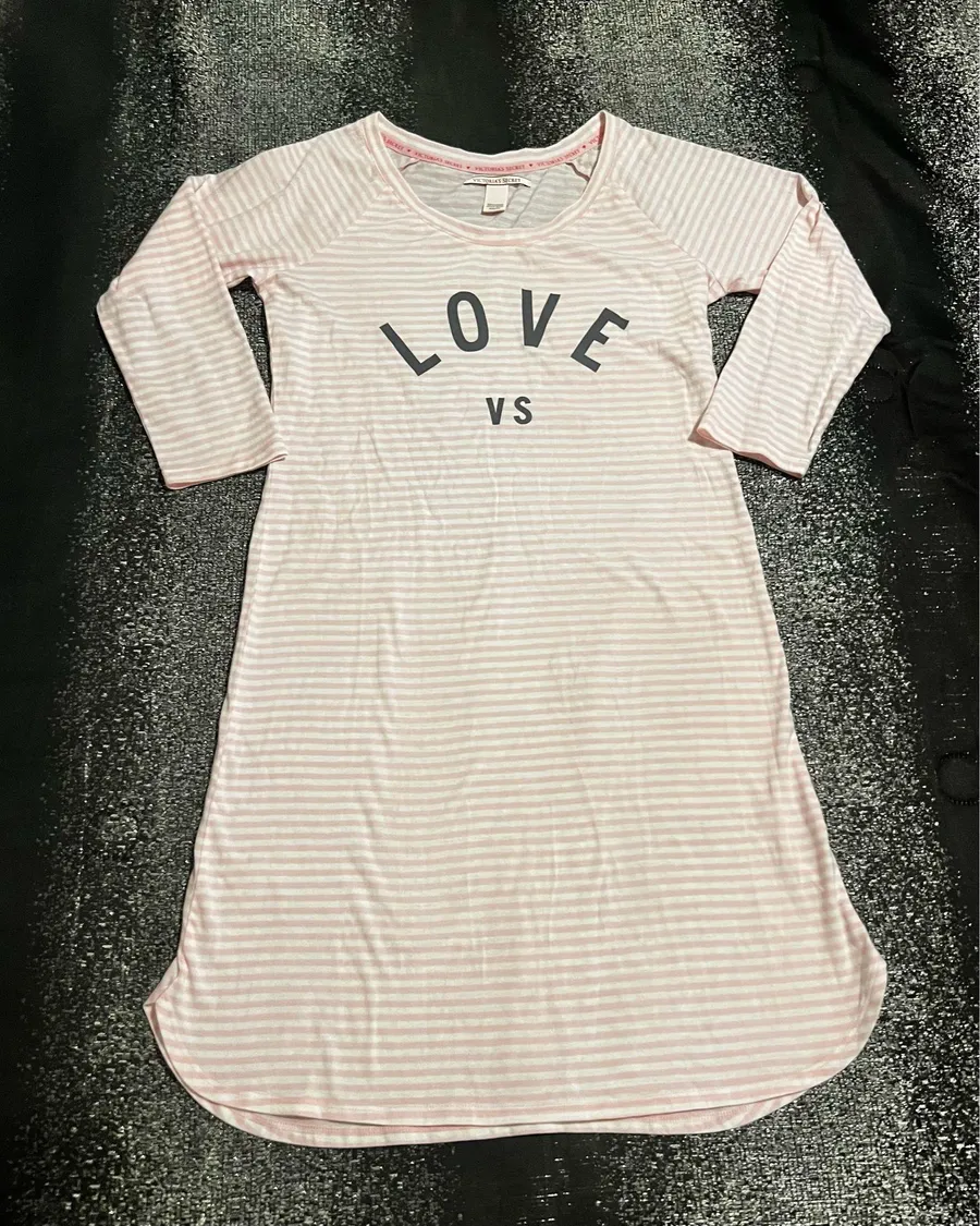 Womens XS Victoria's Secret Long Sleeve Sleep Nightgown Love vs