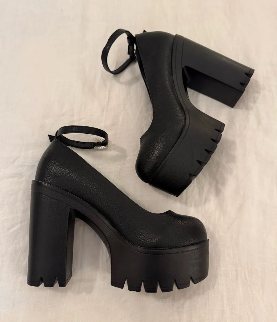 Black platform heels Size 8