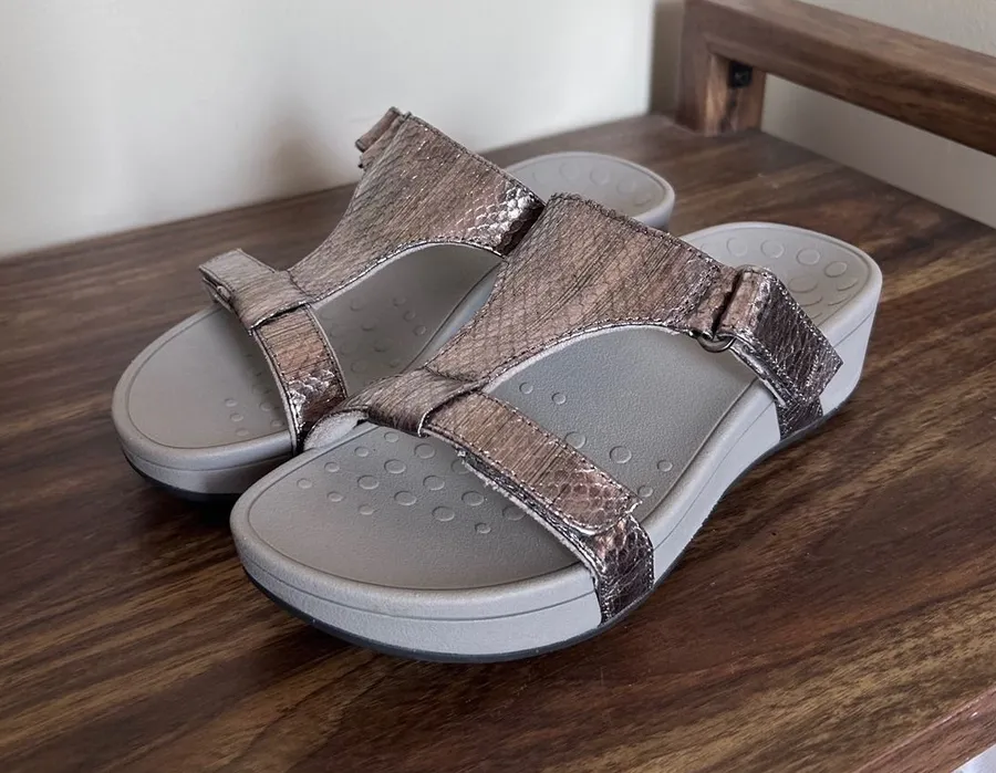 Vionic Lupe Metallic Snake Print T-Strap Wedge Sandals Pewter Grey Womens 6