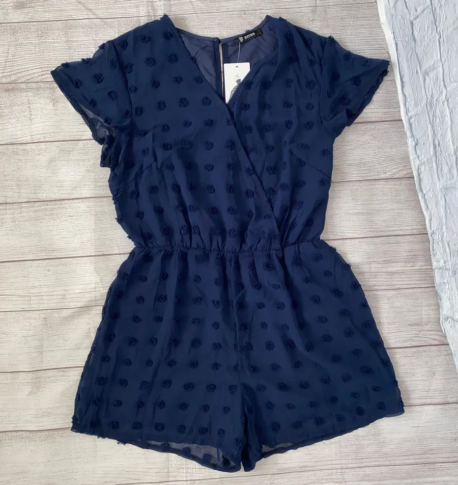 new with tags fully lined v-cut short sleeve romper w/fabric appliqués navy blue sz L