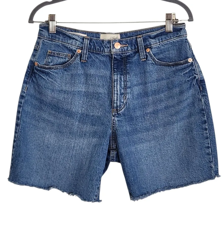 Universal Thread Vintage Bermuda Jean Shorts with Cut Off Hem Size 8