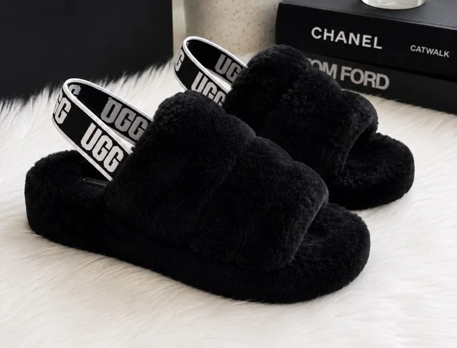 NEW! UGG Fluff Yeah Slide Slippers Black Sheepskin Logo Strap Women’s Size 6