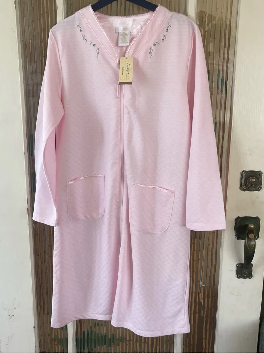 Secret Treasures Pale Pink Zip-Front Robe with Embroidered Neckline