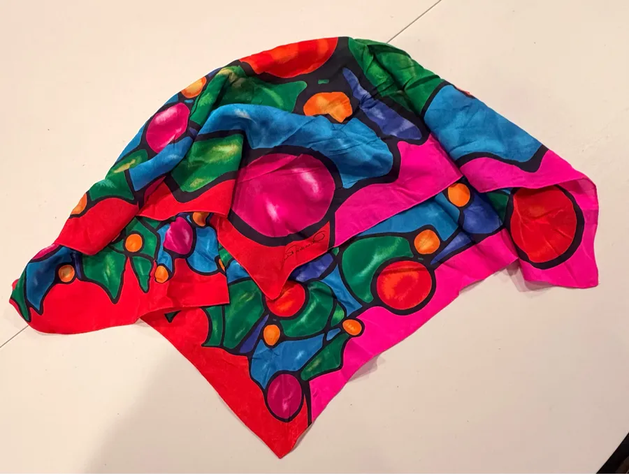 VINTAGE | Designer, Oscar de la Renta, classic square scarf