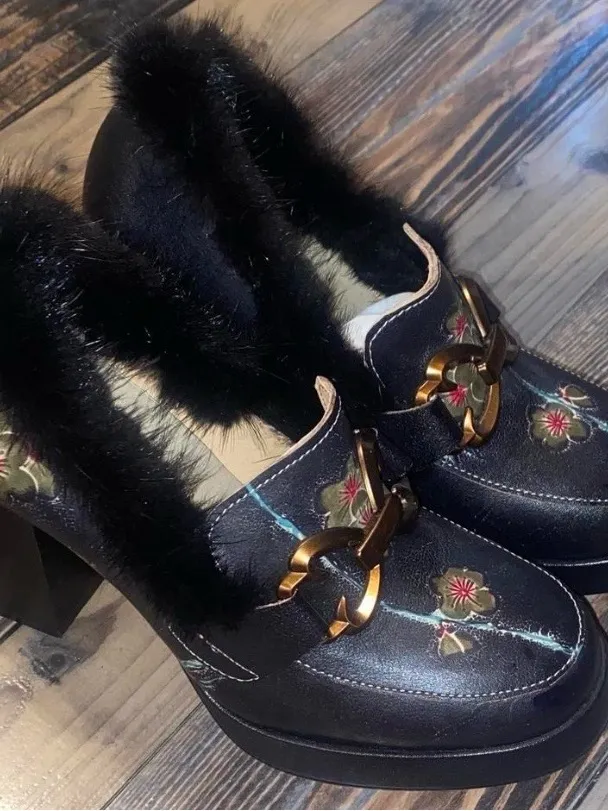 NWOT Artsy black leather Faux Fur Trim Women's Chunky Heel Loafers Size 7.5