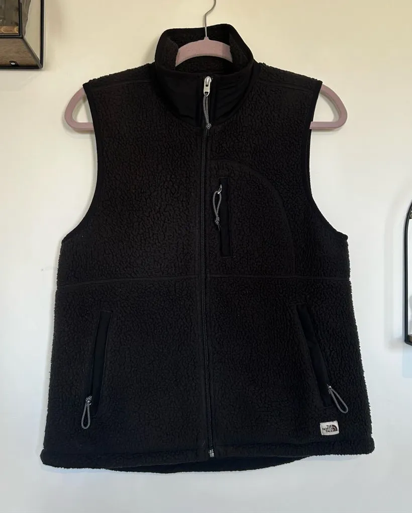 The North Face Black Cragmont Fleece Vest Size Woman’s Medium