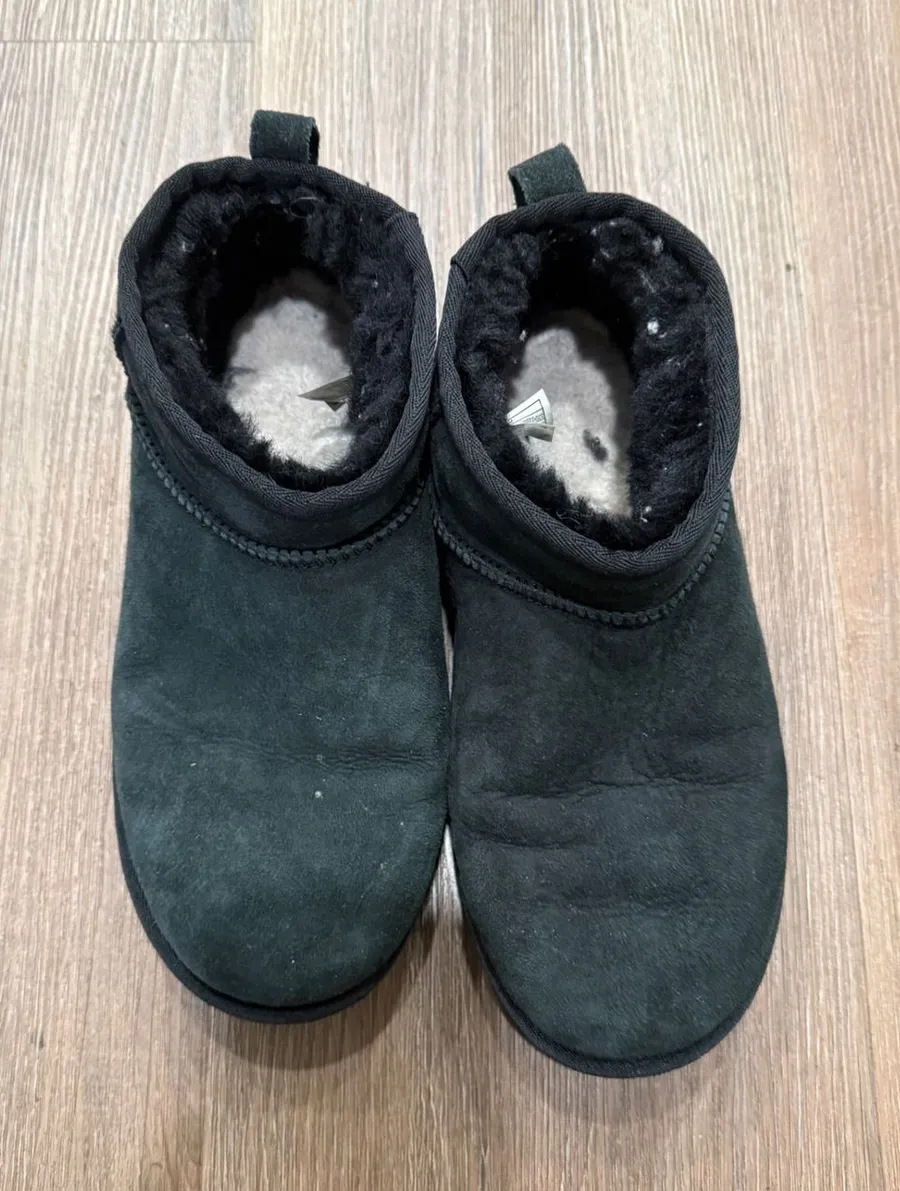 UGG Classic Ultra Mini Black Suede Sheepskin Ankle Boots 1116109 Womens 9