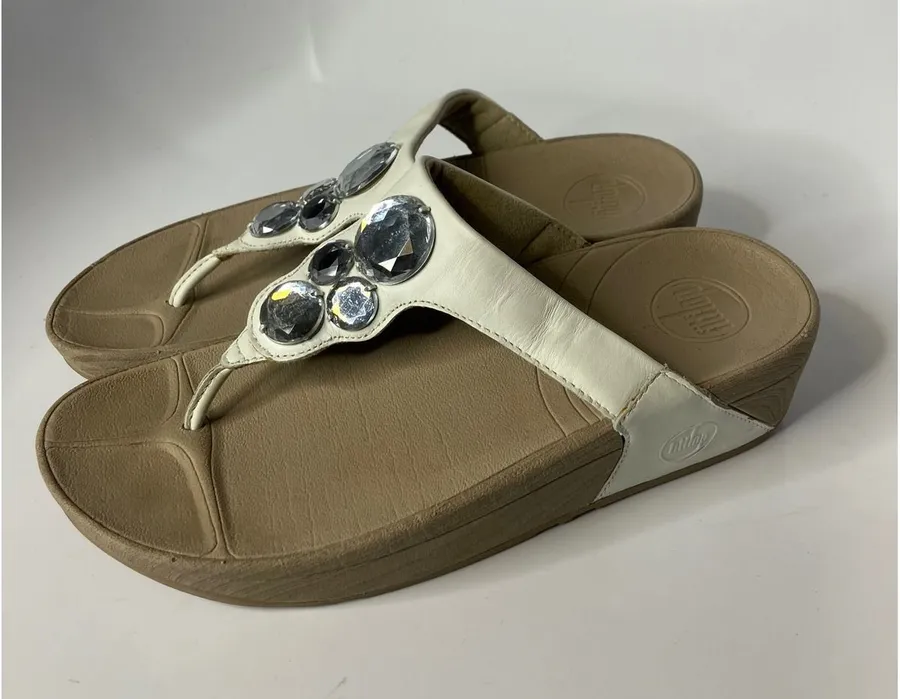 FitFlop Sandals Women Size 7 White Excellent Crystal Embellished Flip Flop thong