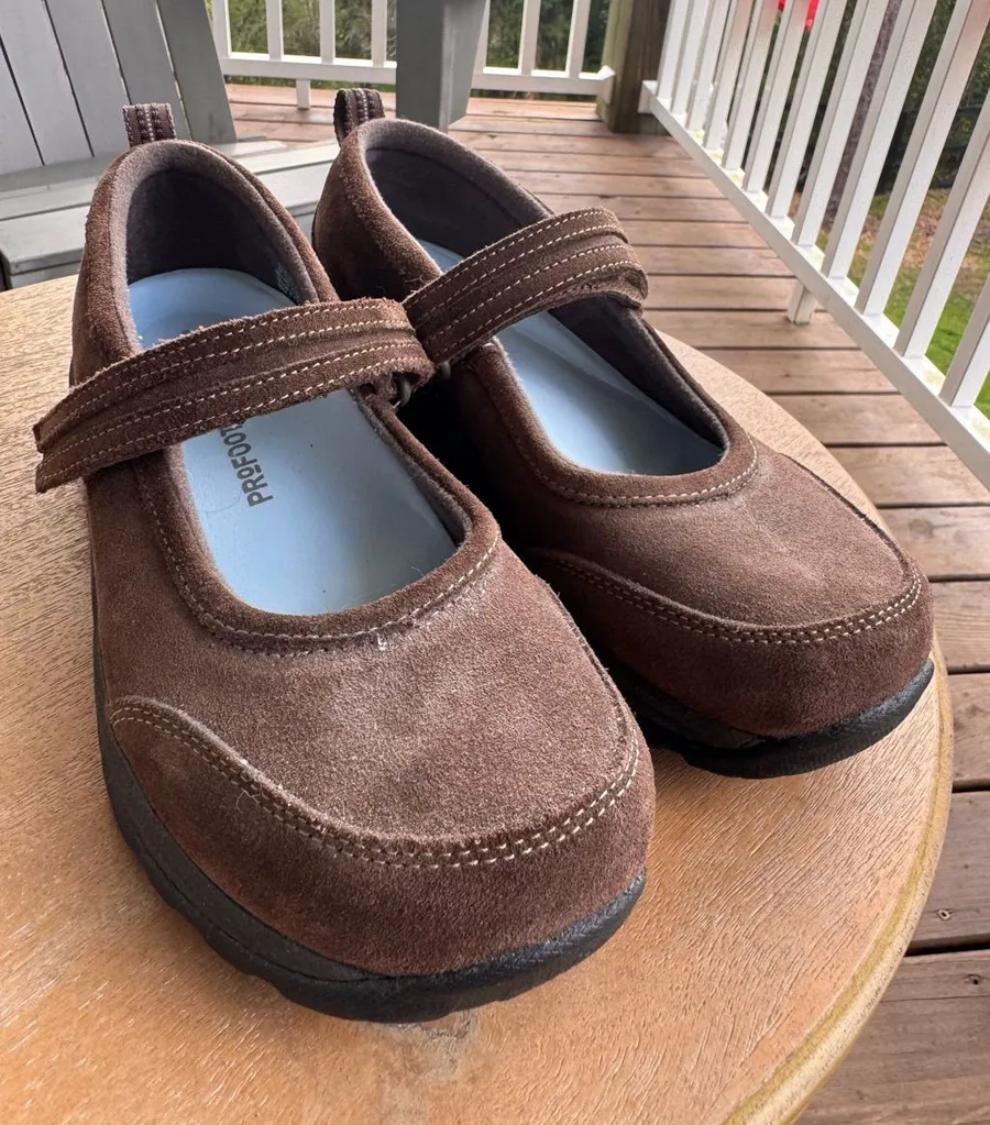 L.L.Bean Women’s 9.5 Brown Suede Mary Jane Walking Shoes Comfort