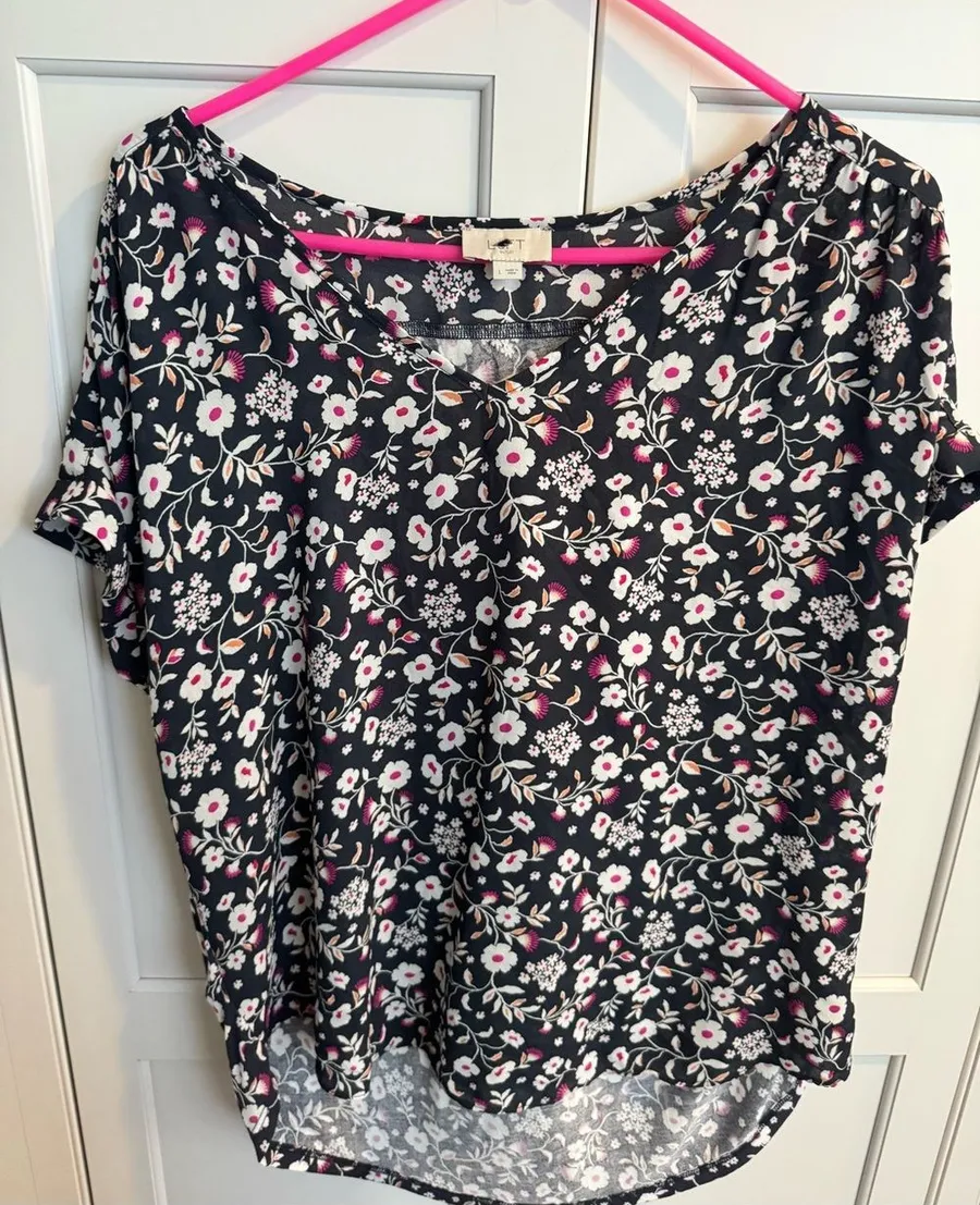 LOFT Outlet Black Floral Print V-Neck Top Women’s Large