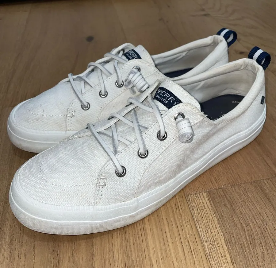Sperry Crest Vibe White Canvas Low-Top Sneakers with Navy Accents Size 9.5