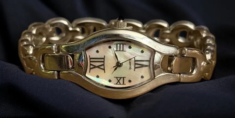 Vintage Quartz stainless steel watch Silver