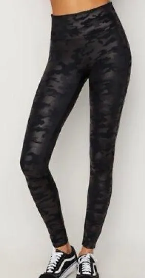 SPANX Faux Leather Glossy Camo Matte Black shaping slimming Leggings Sz L