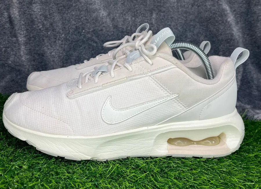 Nike Air Max Women’s White Sneakers | Size 9